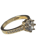 Inel Damă cu Piatră Mare și Pietricele din Aur 14K – Eleganță și Strălucire