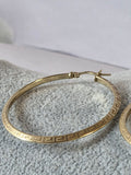 Cercei rotunzi din aur 14K cu model grecesc – 2,37 g